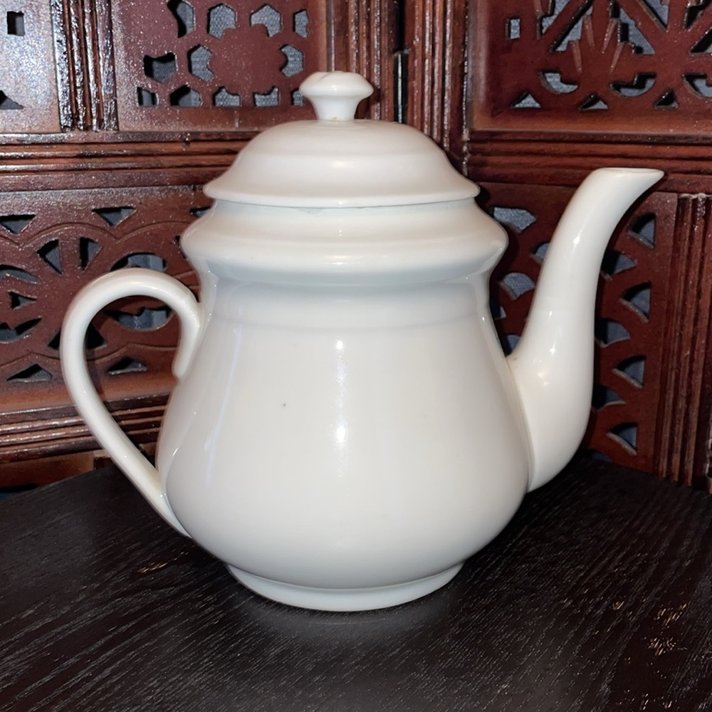 Vintage 1970’s German Elegant White Ceramic Teapot - Picture 3 of 5